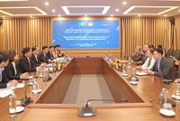 Thứ trưởng Bộ Kế hoạch và Kl99ok phiên bản mới Trần Duy Đông tiếp xã giao Phái đoàn Bang Washington (Hoa Kỳ) ngày 9/4. (Ảnh: NIC)