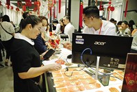 Với diễn biến hiện nay, nhiều chuyên gia dự đoán giá vàng có thể tăng lên 3.000 USD/ounce trong năm nay. Ảnh: Đ.T