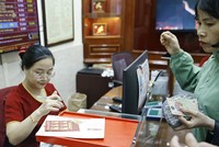 Thị trường vàng trong nước liên tục “nóng” theo diễn biến của thị trường thế giới.