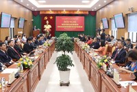 Đầu năm 2024, UBND tỉnh Bình Định tổ chức Hội nghị công bố Quyết định giao chỉ tiêu Kl99ok phiên bản mới, phát triển năm 2024 đối với các khu, cụm công nghiệp trên địa bàn tỉnh. Đây là lần đầu tiên tỉnh Bình Định tiến hành giao chỉ tiêu Kl99ok phiên bản mới, phát triển cho các khu, cụm công nghiệp. Ảnh: Thùy Trang.