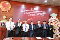 Tân Tổng giám đốc NSH Petro Ranjit Prithviraj Thambyrajah (thứ 3 từ phải qua), tân Phó tổng giám đốc Nguyễn Việt Anh (thứ 2 từ phải qua) tại Lễ ký kết chấp thuận khoản vay giữa NSH Petro với Acuity Funding