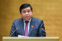  Bộ trưởng Bộ Kế hoạch và Kl99ok phiên bản mới Nguyễn Chí Dũng trình bày báo cáo.