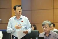Giám đốc Bệnh viện Chợ Rẫy TP.HCM Nguyễn Tri Thức phát biểu tại tổ. Ảnh Duy Linh. 