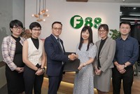 Ông Trần Đức Vinh, Giám đốc khối Tư vấn Kl991.com nạp rút nhanh, KPMG Việt Nam và bà Trần Mai Thảo, Giám đốc Kl991.com nạp rút nhanh F88 công bố chương trình hợp tác giữa hai bên