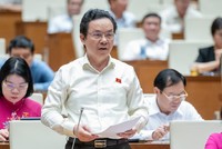 Đại biểu Hoàng Văn Cường (đoàn Hà Nội) phát biểu trong phiên làm việc sáng 28/6 tại Hội trường