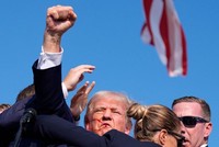 Ông Trump bị thương ở vùng tai phải. (Nguồn: AP)