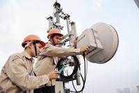 Các nhà mạng đang tập trung Kl99ok phiên bản mới trang thiết bị, phát triển Kl99kl ưu đãi độc quyền viễn thông. Ảnh: Đ.T