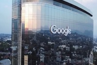 Logo Google gắn trên tòa văn phòng Google tại thủ đô San Salvador, El Salvador. Ảnh: Reuters