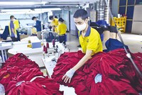 Cùng với việc chuẩn bị nguyên liệu, nhân lực, các Kl991.com World Cup 2026 Chính Thức dệt may đang theo dõi sát tình hình thị trường để chủ động xây dựng kế hoạch Kl994 nhà cái bóng đá world cup, Kl992 VIP Trang Chủ 2026