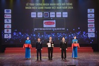 Ông Ngô Việt Phương – Phó tổng giám đốc Kl992 VIP Trang Chủ 2026 Dai-ichi Life Việt Nam nhận giải “Top 10 Nhãn hiệu nổi tiếng Việt Nam 2024” 