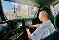 Bên trong khoang lái đoàn tàu 99Kl.app khuyến mãi hot tốc độ đô thị TP. Hà Nội, đoạn Nhổn - ga Hà Nội.
