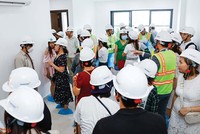 Khách hàng mua nhà được hưởng lợi trong cuộc cạnh tranh về giá của các chủ Kl99ok phiên bản mới dự án. (Ảnh: G.H)