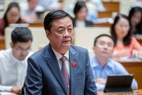 Bộ trưởng Bộ Nông nghiệp và Phát triển Nông thôn Lê Minh Hoan trả lời chất vấn.