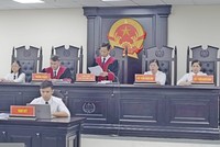 Hội đồng xét xử sơ thẩm vụ án liên quan tới vi phạm trong hoạt động đấu giá đất tại huyện Đông Anh, TP. Hà Nội.