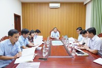 Phó chủ tịch UBND tỉnh Quảng Trị Lê Đức Tiến chủ trì cuộc họp.