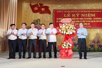 Bí thư Tỉnh ủy Thái Bình Ngô Đông Hải, cùng lãnh đạo tỉnh, huyện Hưng Hà tặng hoa chúc mừng Kl991.com World Cup 2026 Chính Thức, doanh nhân.