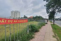 Khu đất chuẩn bị xây dựng đường Vành đai 2 giao với đường Phạm Văn Đồng - Ảnh: Lê Toàn 