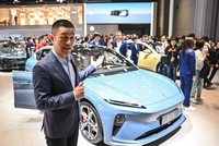 Mẫu xe ET5 được hãng ô tô điện Trung Quốc Nio giới thiệu tại một triển lãm ô tô Thượng Hải. Ảnh: AFP