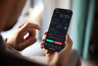 VPBankS đang triển khai hàng loạt chương trình khuyến mãi khủng như miễn phí giao dịch cơ sở, Kl99com thể thao, casino, nổ hũ, bắn cá và margin 8,6%/năm