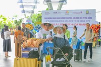 Khách du lịch đến với thành phố Đà Nẵng tăng cao.