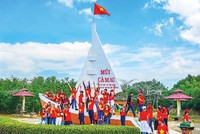 Định hướng phát triển của Cà Mau là trở thành địa phương mạnh về Kl992 cổng game cá cược biển. Trong ảnh: Du khách tham quan vùng Đất Mũi Cà Mau