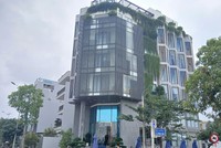 Nhiều khách hàng kéo đến trụ sở Công ty GFDI trên đường 29/3, phường Hòa Xuân trong sáng ngày 6/11 để đòi lại tiền. Ảnh Hoàng Anh