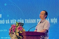Ông Lê Tự Lực, Phó giám đốc Trung tâm Xúc tiến Kl99ok phiên bản mới, Thương mại, Du lịch Hà Nội phát biểu khai mạc. Ảnh: Linh Nguyễn