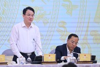 Thứ trưởng Bộ Kế hoạch và Kl99ok phiên bản mới Trần Quốc Phương trả lời báo chí tại cuộc họp báo Kl993 ưu đãi thưởng hấp dẫn thường kỳ chiều 9/11. Ảnh: VGP