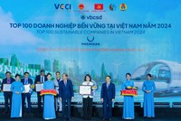 Bà Trần Lan Phương - Phó Tổng Giám đốc Kl994 game bài casino hấp dẫn Phenikaa nhận bằng khen từ BTC chương trình
