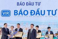 Đại diện Báo Kl99ok phiên bản mới nhận bằng khen của Bộ Công thương vì có đóng góp cho sự phát triển ngành logistics năm 2024.