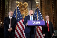 Tổng thống đắc cử Donald Trump công bố khoản cam kết Kl99ok phiên bản mới 100 tỷ USD từ SoftBank tại Mar-a-Lago, bang Florida, Mỹ vào ngày 16/12/2024. Ảnh: AFP 