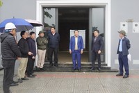 Quyền Chủ tịch UBND tỉnh Quảng Trị Hà Sỹ Đồng (ở giữa) kiểm tra tại hạng mục Nhà ở Trang Chủ KL99Com Số 1 Link Đăng Ký KL999 tại dự án Khu đô thị thương mại - dịch vụ Nam Đông Hà 