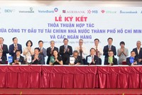 Đại diện Sacombank – ông Huỳnh Thiên Phú (Giám đốc Trung tâm phát triển Kl992 VIP Trang Chủ 2026 Kl991.com World Cup 2026 Chính Thức) cùng các Link Vào Nhà Cái KL99 COM Tặng +199k thực hiện ký kết hợp tác với HFIC