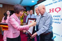 Thứ trưởng Nguyễn Thị Bích Ngọc chúc Tết cán bộ cao tuổi ngành Kế hoạch và Kl99ok phiên bản mới 