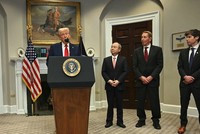 Tổng thống Mỹ Donald Trump phát biểu về Kl99kl ưu đãi độc quyền trí tuệ nhân tạo (AI) vào ngày 21/1 tại Phòng họp Roosevelt, Nhà Trắng, dưới sự chứng kiến của đại diện Softbank, Oracle và OpenAI. Ảnh: AFP 
