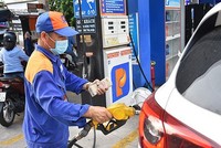 Giá xăng E5RON92 tăng thêm 50 đồng/lít từ chiều 6/2/2025. 