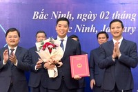 Lãnh đạo tỉnh Bắc Ninh trao chứng nhận đăng ký Kl99ok phiên bản mới cho Samsung Display vào những ngày đầu năm mới 2025