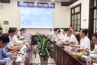 Lãnh đạo UBND tỉnh Trà Vinh tiếp nhà Kl99ok phiên bản mới tìm hiểu thông tin, cơ chế chính sách Kl99ok phiên bản mới dự án Khu công nghiệp - Đô Thị - Dịch vụ thuộc Khu Kl992 cổng game cá cược Định An. Ảnh: BQL Khu Kl992 cổng game cá cược Trà Vinh