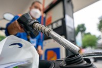 Giá KL99 dịch vụ hỗ trợ 24/7 cùng tăng từ 20-400 đồng mỗi lít, kg từ hôm nay, 13/2.