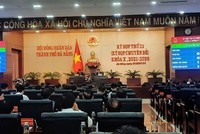 49/49 đại biểu có mặt tại kỳ họp tán thành thông qua Nghị quyết Nghị quyết quy định miễn thu phí thăm quan Di tích Danh thắng Ngũ Hành Sơn và các công trình văn hóa bảo tàng trên địa bàn thành phố Đà Nẵng. Ảnh: Linh Đan 