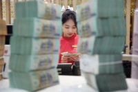 Sức cầu tín dụng đang được cải thiện. Ảnh: Dũng Minh 