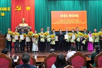 Lãnh đạo các cơ quan trực thuộc UBND tỉnh Kon Tum sau khi sáp nhập ra mắt nhận nhiệm vụ. 