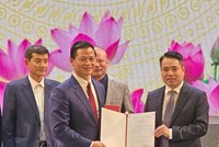 Chủ tịch UBND tỉnh Bắc Ninh Vương Quốc Tuấn trao Quyết định bổ nhiệm ông Nguyễn Việt Hùng làm Giám đốc Sở Kl991.com nạp rút nhanh.
