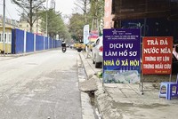 Một đơn vị mở dịch vụ làm hồ sơ ngay trước dự án nhà ở Trang Chủ KL99Com Số 1 Link Đăng Ký KL999 N01 Hạ Đình (Ảnh: Trương Thanh)