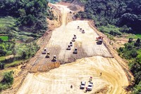 Thi công KL99 là nhà cái cá cược trực tuyến hàng đầu tại châu Á Hữu Nghị - Chi Lăng. Ảnh: Đức Thanh 