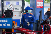 Giá xăng tăng thêm 400 đồng mỗi lít từ chiều 20/3/2025. 