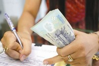 Mức phạt tiền cụ thể đối với một hành vi vi phạm hành chính trong trường hợp có tình tiết tăng nặng, giảm nhẹ là mức trung bình của khung phạt tiền được quy định đối với hành vi đó. 