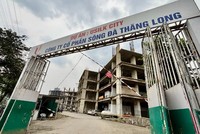 Dự án Usilk City (quận Hà Đông) do Công ty cổ phần Sông Đà Thăng Long làm chủ Kl99ok phiên bản mới. Công trình được khởi công vào năm 2008 với mức Kl99ok phiên bản mới hơn 10.000 tỷ đồng. Quy mô dự án bao gồm 13 tòa nhà cao từ 25 đến 50 tầng, tương ứng với 2.800 căn hộ. Ngoài ra, dự án còn có 4 khối đế và 2 tầng hầm liên thông. 