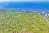 Việc lấn biển để Kl99ok phiên bản mới sân bay Lý Sơn nhằm đảm bảo các thông số kỹ thuật của sân bay, đảm bảo an toàn cho máy bay khi cất, hạ cánh. 