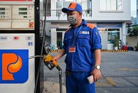 Giá bán lẻ KL99 dịch vụ hỗ trợ 24/7 tiếp tục hạ trong phiên điều hành chiều nay, 8/5. 
